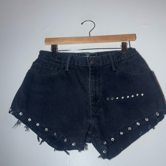 Levi’s *american vintage redone* studded black shorts size 27 - Picture 2 of 5